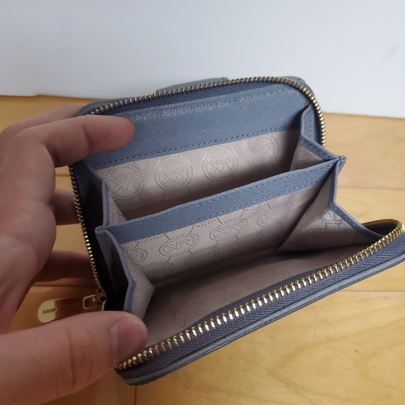 Micheal Kors wallet - Picture 4 of 4